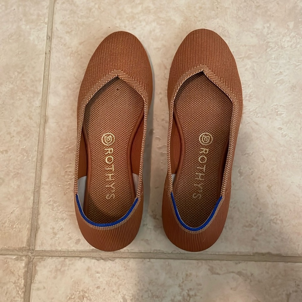 VGUC Rothy’s The Flat in Fawn. Size 8.5